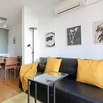 Relax In A Chic In Sants Apartmán *