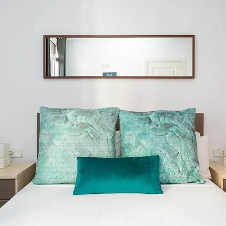 Relax In A Chic In Sants *