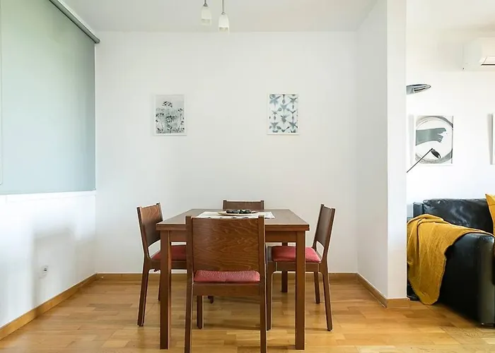 Relax In A Chic In Sants *